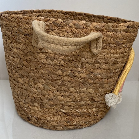 Basket with handles and rainbow design - Picture 7 of 13